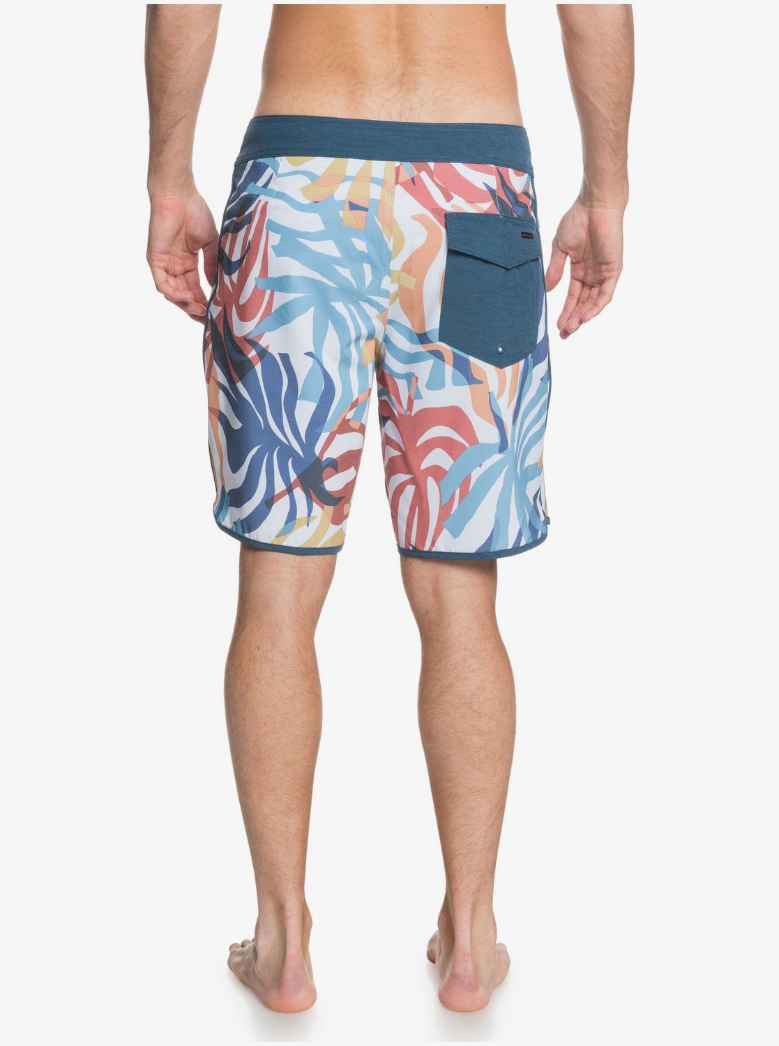 Quiksilver Men's Highline Vacancy Scallop 19inch Board Shorts for Guys Men Snow White Palm fronds