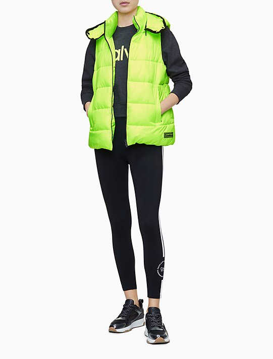 PERFORMANCE QUILTED SLEEVELESS HOODED VEST